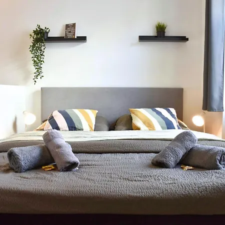 Rtr - Fuer Bis Zu 2 Personen - Voll Ausgestattet - Zentrum - Smart Tv - Wifi - Modern