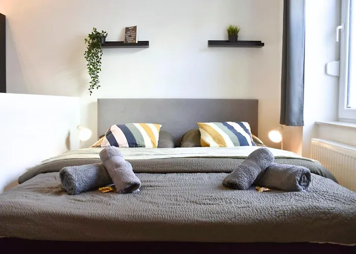 Rtr - Fuer Bis Zu 2 Personen - Voll Ausgestattet - Zentrum - Smart Tv - Wifi - Modern